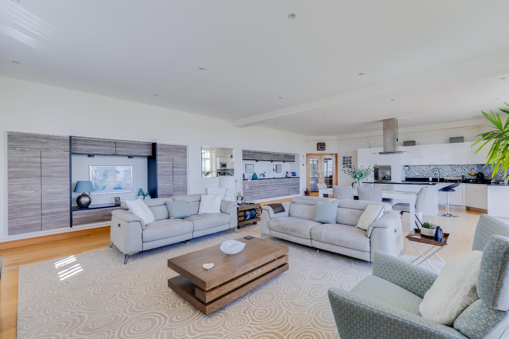115 Headlands, Hayes Point, Sully, CF64 5QH